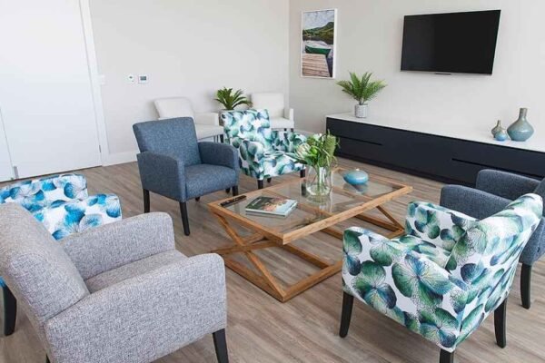 How Custom Furniture Enhances Comfort in Senior Care Facilities