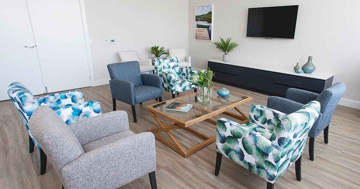 How Custom Furniture Enhances Comfort in Senior Care Facilities