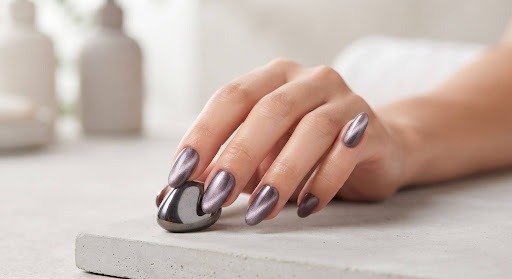 Best Cat Eye Almond Nail Ideas for an Elegant Shimmer